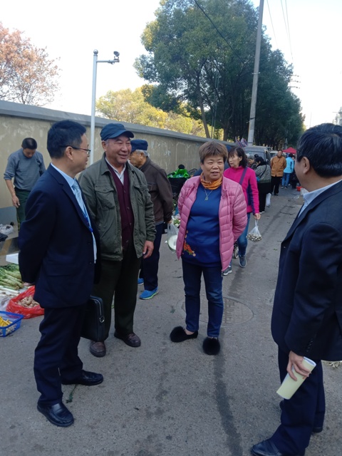 针对社区群众提出滨江风光带银城花园段增设公厕,湘江路上增设公交